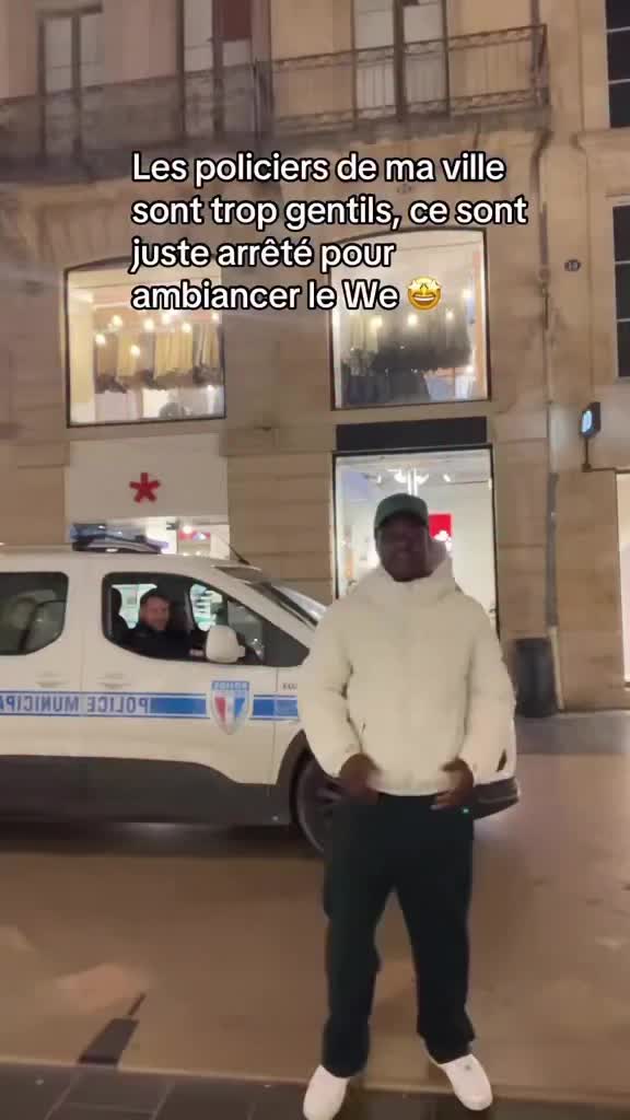 , Tiktok (police municipale): Ce jeune homme a mis une telle ambiance en pleine rue que même la police munic