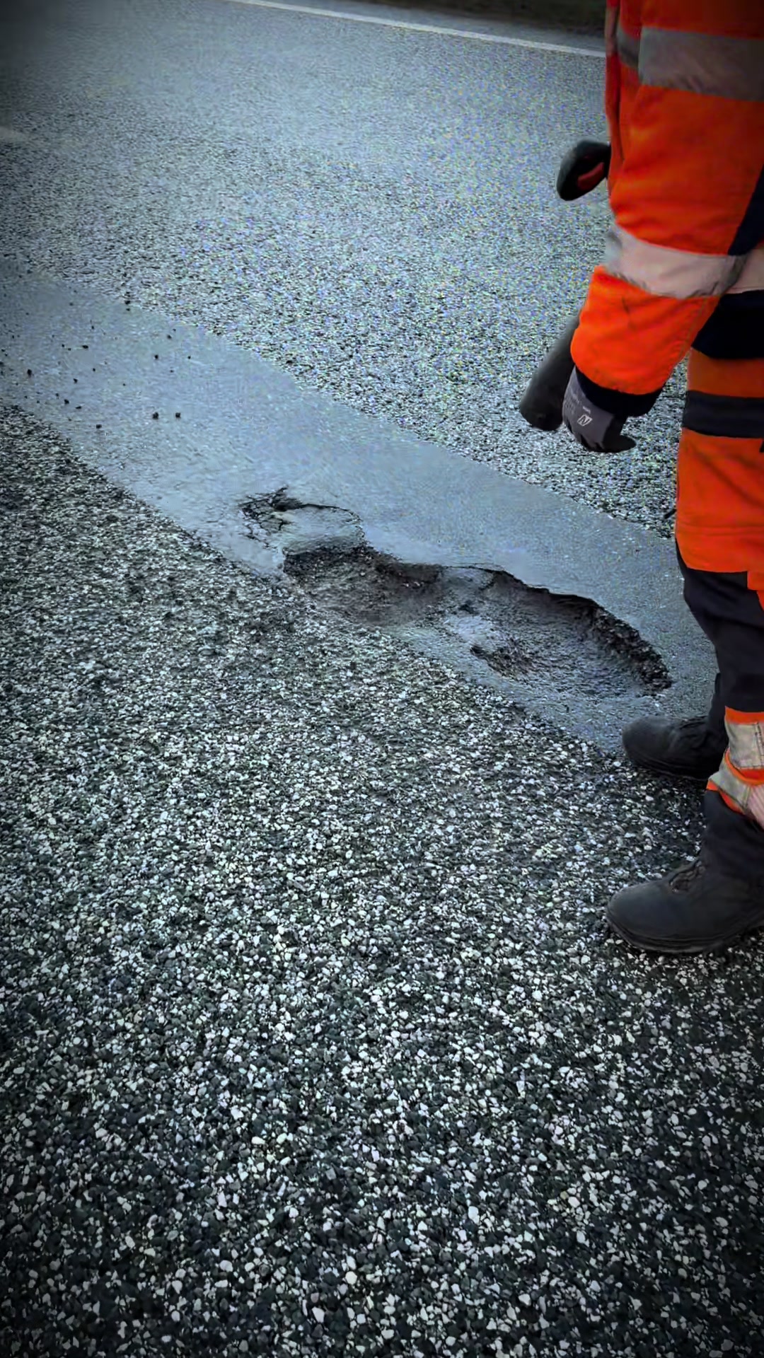 , schlagloch; Réparer les nids-de-poule avec l’équipe A