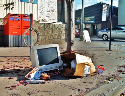 , illegal waste dumping,Il y a beaucoup de déchets ici sur Flickr