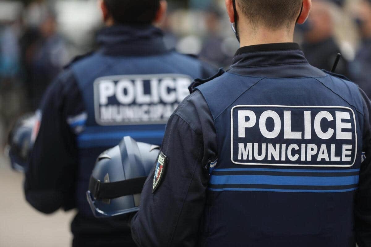 , police municipale,«Racisme», «brutalité»: règlements de comptes à la police municipale de Saint-Laurent-du-Var sur Pinterest